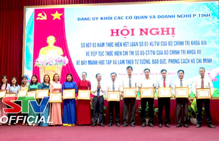 Đảng ủy Khối CCQ&DN tỉnh Sóc Trăng: Khen thưởng 11 tập thể, 65 cá nhân trong học tập và làm theo Bác