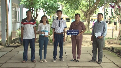 Tiếp bước cho em đến trường 19-11-2015