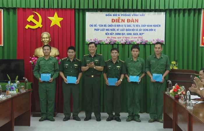 Nâng cao hiểu biết pháp luật từ cán bộ, chiến sĩ và nhân dân khu vực biên giới (21-11-2022)
 