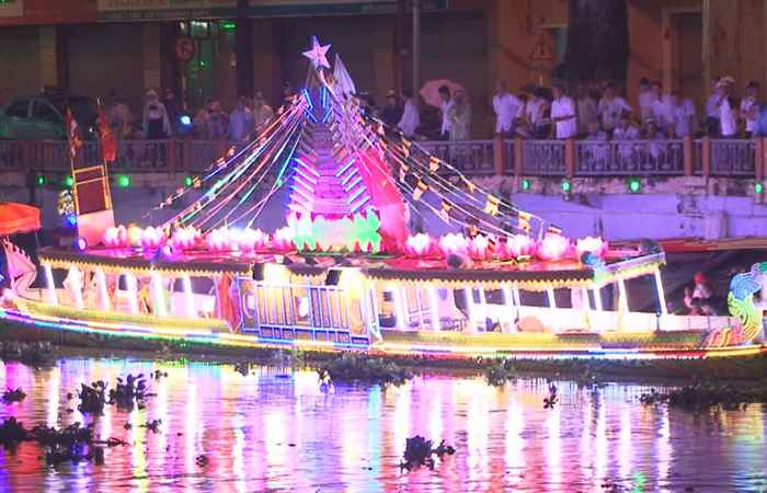 Ấn tượng Ooc om Boc đua ghe ngo 2017