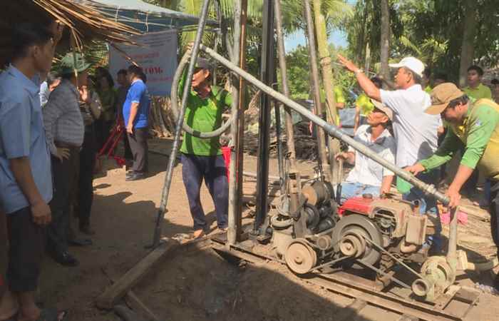 Bà con ở xã Mỹ Tú, huyện Mỹ Tú sẽ có 250 giếng nước khoan sử dụng