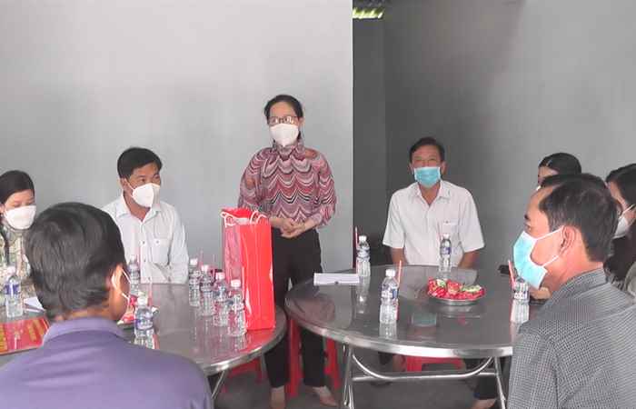 Đoàn Đại biểu Quốc hội Sóc Trăng bàn giao nhà Đại đoàn kết tại xã Thạnh Trị