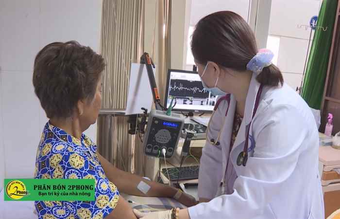 Bác sĩ trẻ học tập và làm theo Bác (25-04-2021)