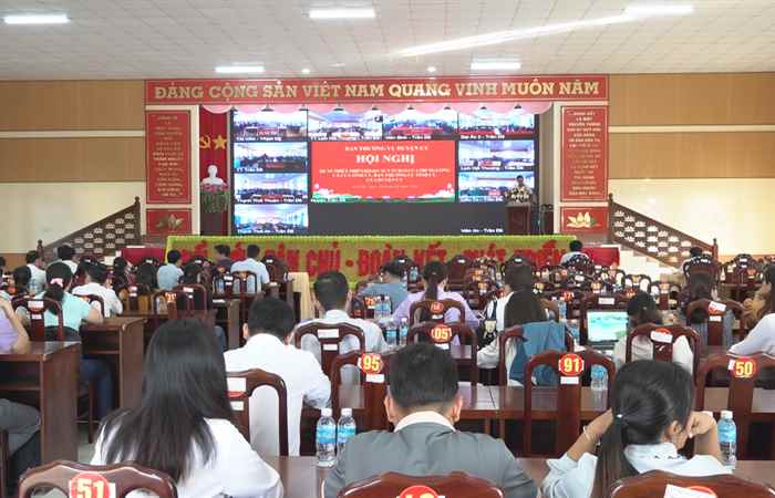 Huyện uỷ Trần Đề tổ chức quán triệt, triển khai các văn bản của Đảng