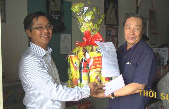 Ban Tuyên giáo Tỉnh ủy Sóc Trăng chúc mừng Giáng Sinh tại huyện Kế Sách