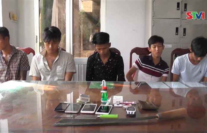 Bắt 05 đối tượng đang sử dụng ma túy