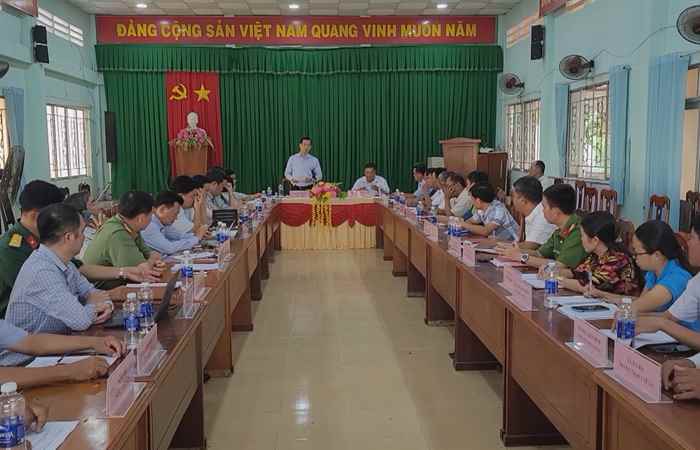 Huyện Mỹ Tú khảo sát tình hình thực hiện nhiệm vụ tại xã Phú Mỹ