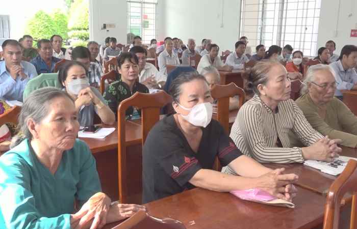 Ngã Năm: Bí thư Thị uỷ tiếp xúc cử tri xã Long Bình 