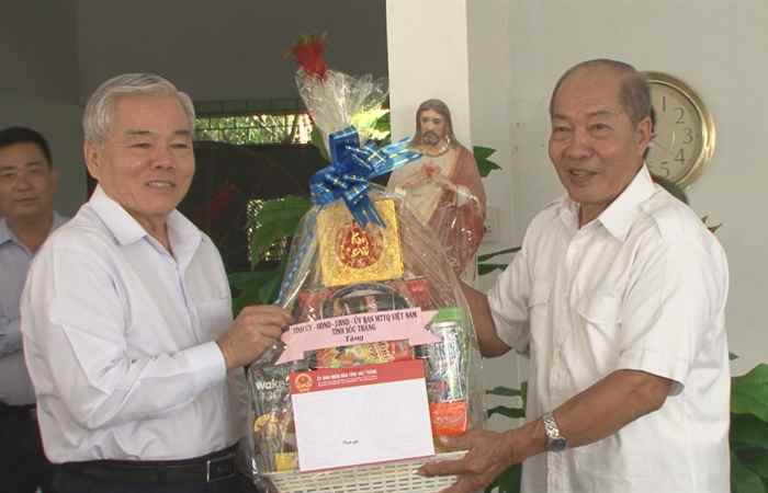 Bí thư Tỉnh uỷ chúc mừng Giáng sinh tại Giáo xứ Hoà thượng