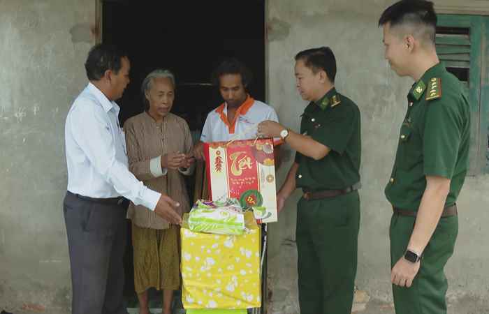 Bộ đội Biên phòng chăm lo Tết cho người nghèo khu vực biên giới (26-1-2024)