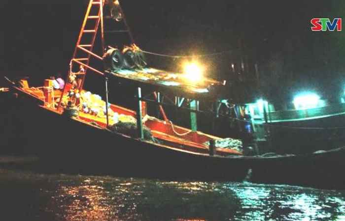 Bộ đội biên phòng Sóc Trăng cứu hộ 2 tàu cá Kiên Giang gặp sự cố trên biển