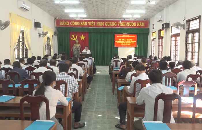 Ngã Năm: Bồi dưỡng lý luận chính trị, nghiệp vụ công tác Hội Nông dân cơ sở 