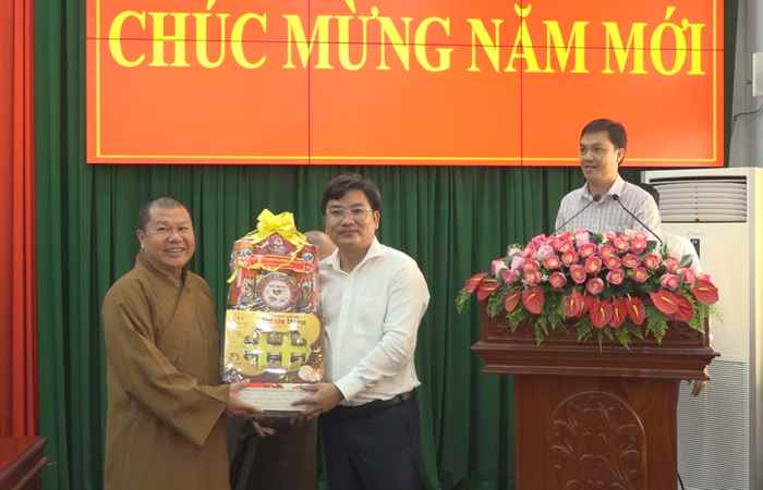 Các Tôn giáo chức Tết Huyện ủy, UBND Long Phú