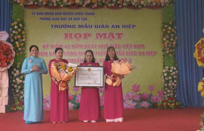 Các trường trên địa bàn huyện Châu Thành tổ chức họp mặt kỷ niệm 42 năm Ngày Nhà giáo Việt Nam
