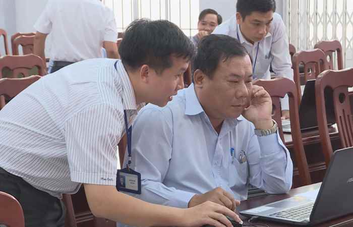 Cải cách hành chính - Kiểm tra, đánh giá kiến thức chuyên môn, nghiệp vụ của công chức, và kỹ năng tin học của lãnh đạo UBND cấp xã năm 2020 (05-10-2020)