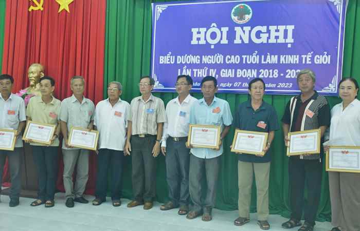 Châu Thành biểu dương “Người cao tuổi tiêu biểu làm kinh tế giỏi"