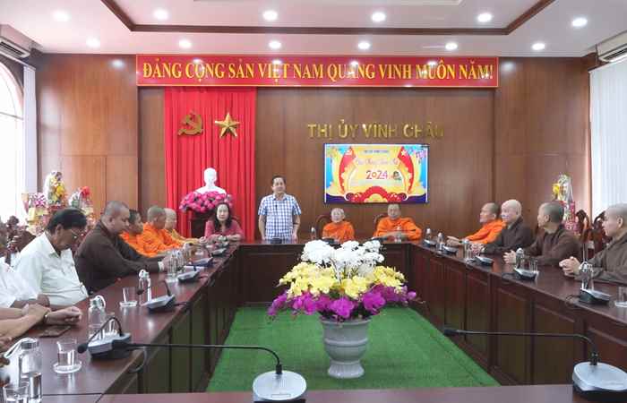 Vĩnh Châu: Chi hội đoàn kết Sư sãi yêu nước thị xã chúc Tết Thị ủy, HĐND, UBND, Uỷ ban MTTQ Việt Nam thị xã  