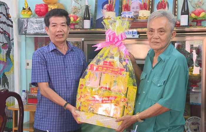 Lãnh đạo Ủy ban kiểm tra Tỉnh ủy Sóc Trăng chúc Tết gia đình, cán bộ hưu trí tại thành phố Sóc Trăng