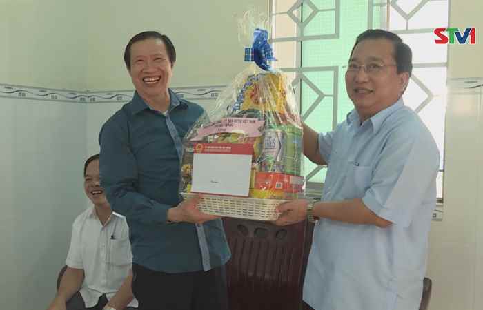 Chủ tịch UBND tỉnh chúc mừng Giáng sinh họ đạo Nhu gia