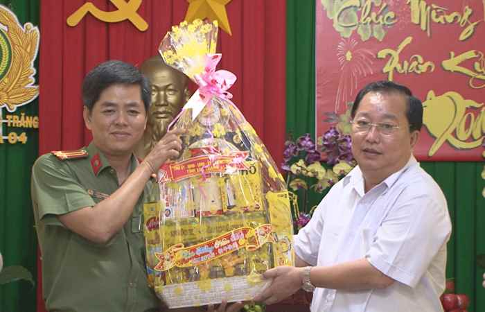 Chủ tịch UBND tỉnh Sóc Trăng chúc Tết các đơn vị Công an tỉnh  