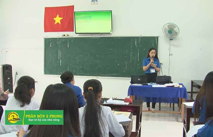Cô sinh viên 5 tốt
