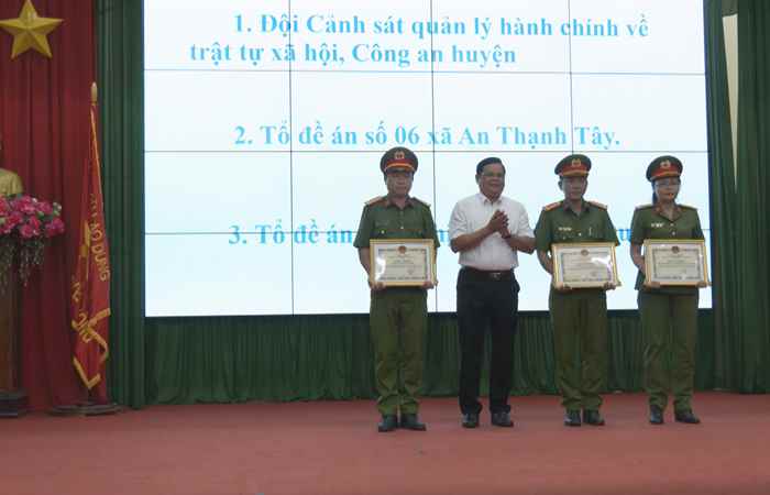 Công an huyện Cù Lao Dung sơ kết công tác 6 tháng đầu năm 2023