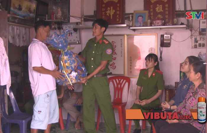 Công an phường 1 –TX Vĩnh Châu hỗ trợ người cai nghiện ma túy tái hòa nhập cộng đồng