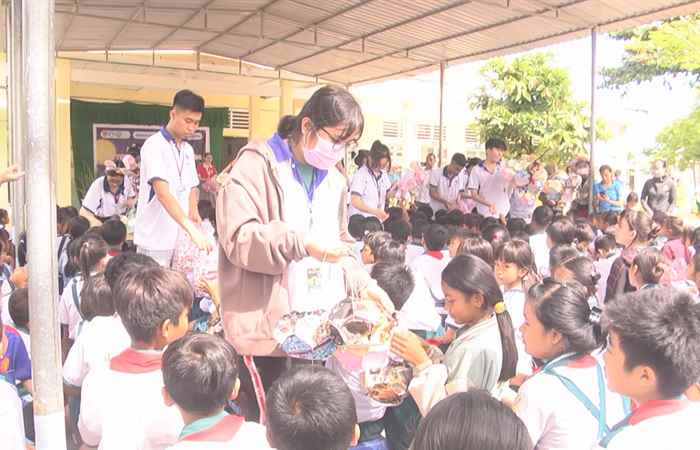 Công đoàn các Khu Công nghiệp An Nghiệp tặng quà Trung thu cho con em Công đoàn viên, Người lao động