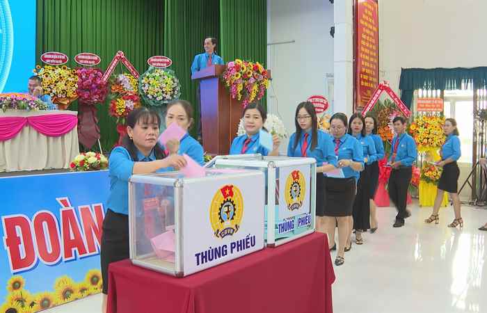 Sôi nổi các hoạt động chào mừng kỷ niệm 94 năm thành lập Công đoàn Việt Nam và Đại hội Công đoàn tỉnh Sóc Trăng lần thứ XI (27-07-2023)
 