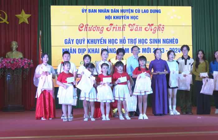 Cù Lao Dung tổ chức đêm văn nghệ gây quỹ học bổng cho học sinh có hoàn cảnh khó khăn 