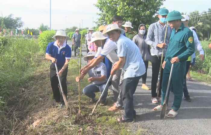 Cù Lao Dung phát động trồng cây, bảo vệ môi trường và chung tay xây dựng Nông thôn sự năm 2023