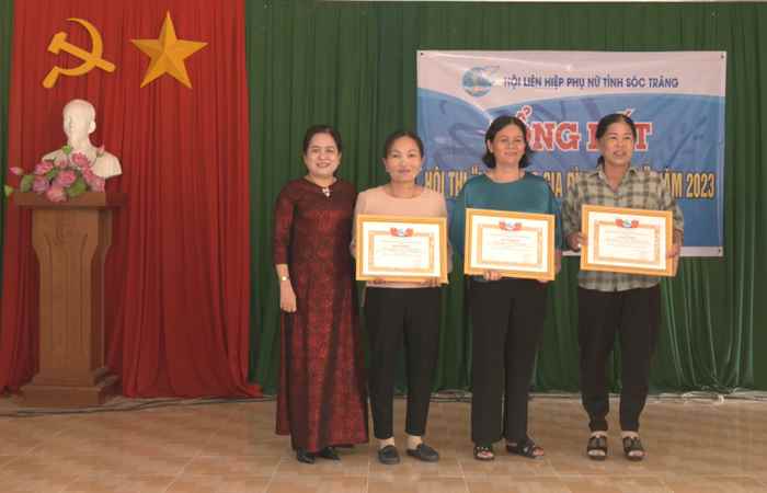 Cù Lao Dung: Hội LHPN trao giải Hội thi “Xây dựng gia đình 3 sạch”