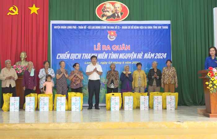 Long Phú: Huyện đoàn ra quân chiến dịch Thanh niên tình nguyện hè 