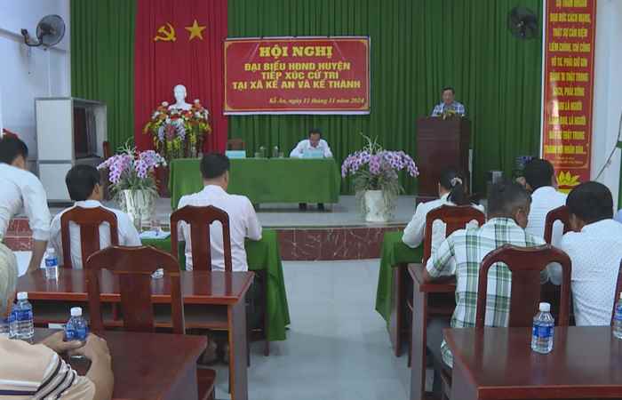 Đại biểu Hội đồng nhân dân huyện tiếp xúc cử tri xã Kế Thành và Kế An