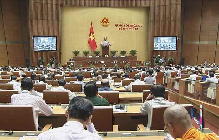 Đại biểu Quốc Hội thảo luận Luật đường sắt sửa đổi, Luật quản lý nợ công (sửa đổi) và Luật tố cáo (sửa đổi).  