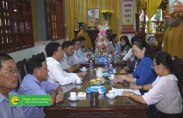 Đoàn cán bộ của Tỉnh ủy thăm Chùa Khánh Sơn, TP Sóc Trăng  