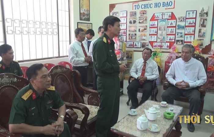 Đoàn công tác của Bộ Tư lệnh Quân khu 9 chúc mừng Giáng sinh tại Nhà thờ Sóc Trăng