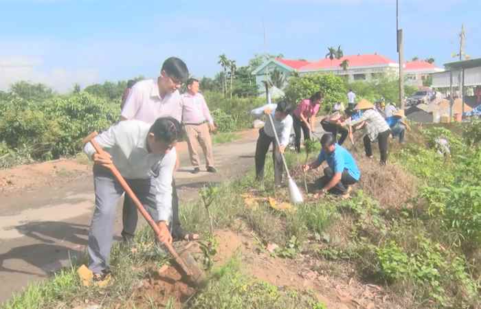 Cù Lao Dung: Khảo sát các tuyến đường Nông thôn mới trên địa bàn các xã, thị trấn