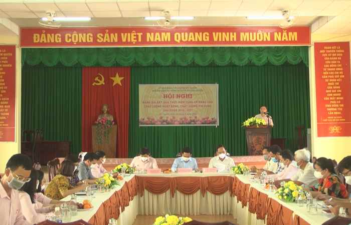 Đoàn công tác Ngân hàng CSXH Việt Nam làm việc tại huyện Mỹ Xuyên