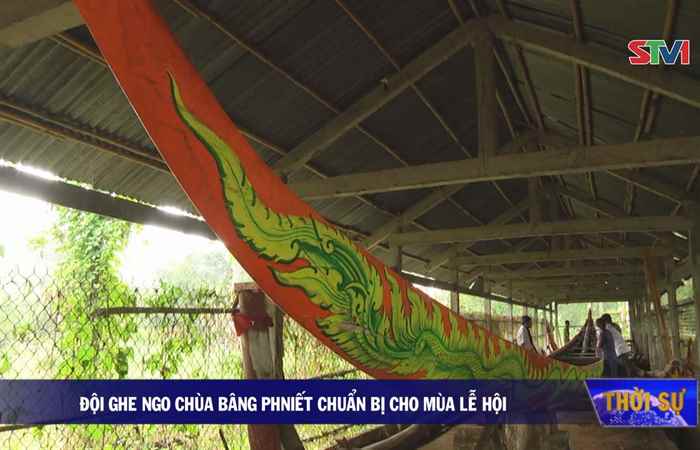  Đội ghe chùa Bâng Phnết chuẩn bị cho mùa lễ hội