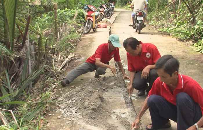 Đội sửa chữa cầu đường xã- Mô hình cần được nhân rộng
