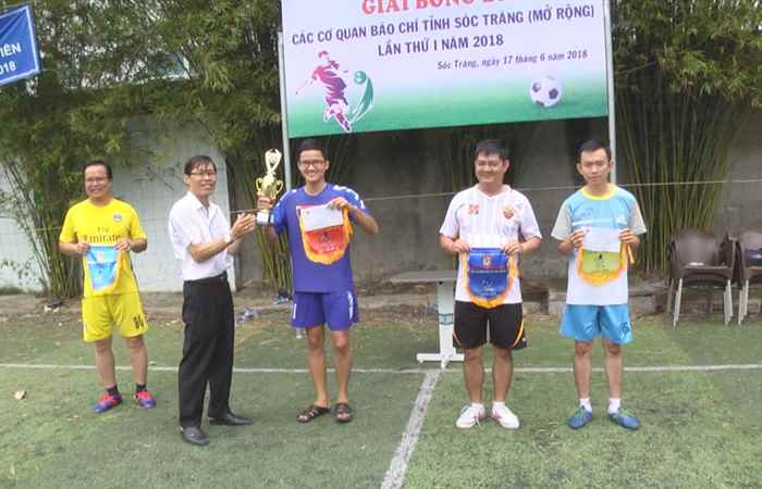 Giải bóng đá chào mừng ngày Báo chí cách mạng 21/6