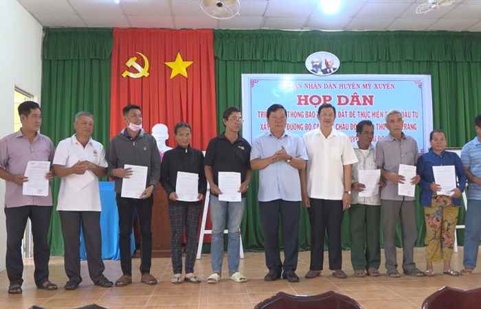 Hộ dân xã Tham Đôn nhận Thông báo thu hồi đất thực hiện Dự án cao tốc