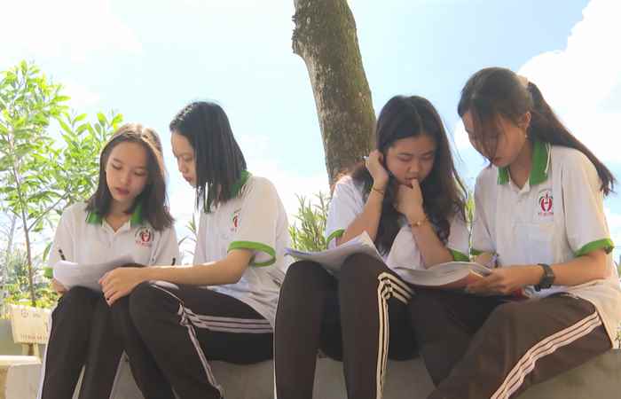 Mỹ Tú: Học sinh tích ôn tập cho kỳ thi Tốt nghiệp THPT năm 2022