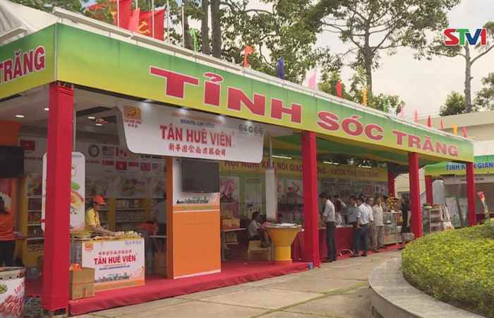 Hội chợ thương mại triển lãm và du lịch và liên hoan ẩm thực lễ hội Óoc Om Bóc Đua Ghe Ngo Sóc Trăng 2017 28-10-2017