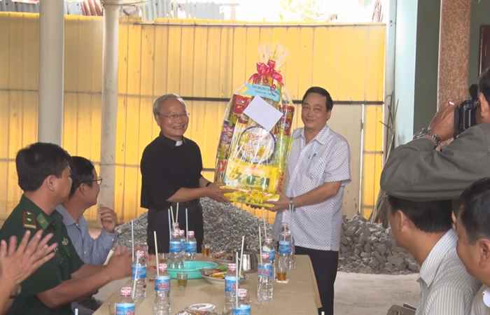 Hội chữ thập đỏ tỉnh Sóc Trăng chúc mừng Giáng Sinh tại huyện Cù Lao Dung