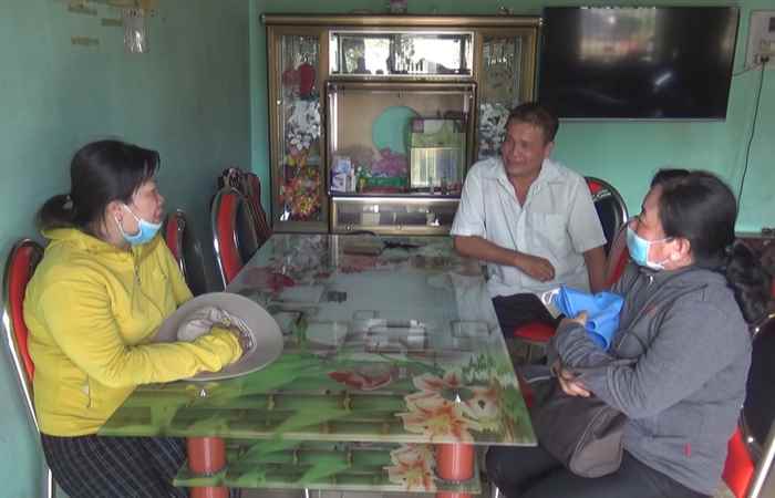 Mỹ Tú: Hội LHPN huyện ra quân vệ sinh môi trường, tuyên truyền xây dựng Nông thôn mới tại xã Thuận Hưng