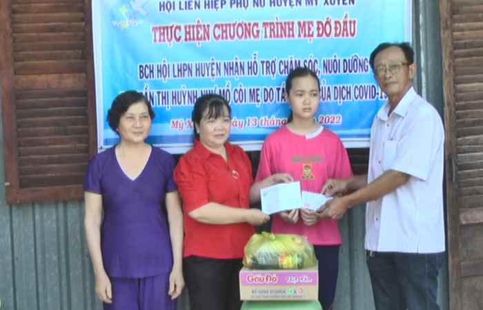 Hội LHPN Mỹ Xuyên nhận nuôi dưỡng trẻ mồ côi do COVID-19