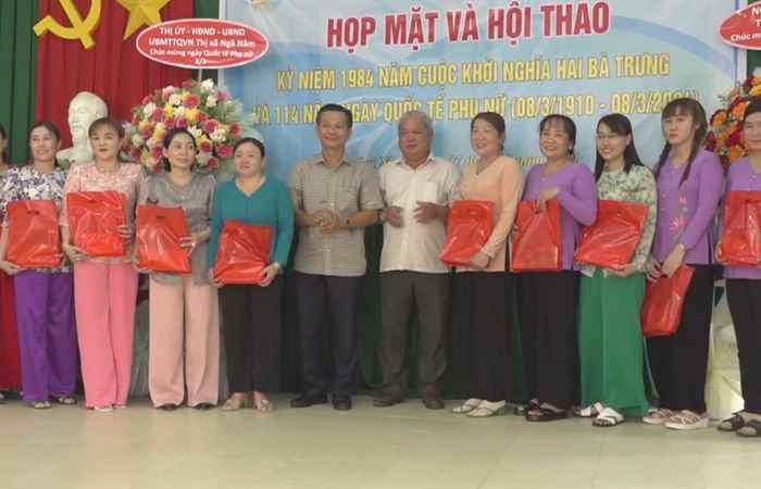 Ngã Năm: Hội LHPN họp mặt kỷ niệm ngày Quốc tế Phụ nữ 8-3