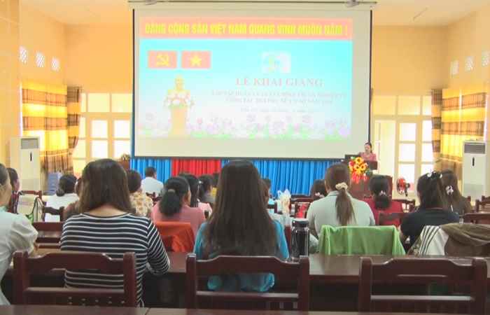 Trần Đề: Hội LHPN bồi dưỡng lý luận chính trị, nghiệp vụ cho cán bộ hội cơ sở
